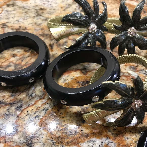 Napkin Rings Two sets of 4 each - Picture 2 of 5